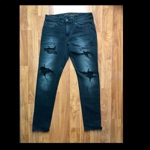 🌹BEAUTIFUL DISTRESS AMERICAN EAGLE JEANS! Size 32